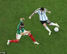 九游游戏平台-刚刚！加时末段曼联远射贴柱赛前利物浦调整名单以备欧联，清晨法兰克福备战法甲 